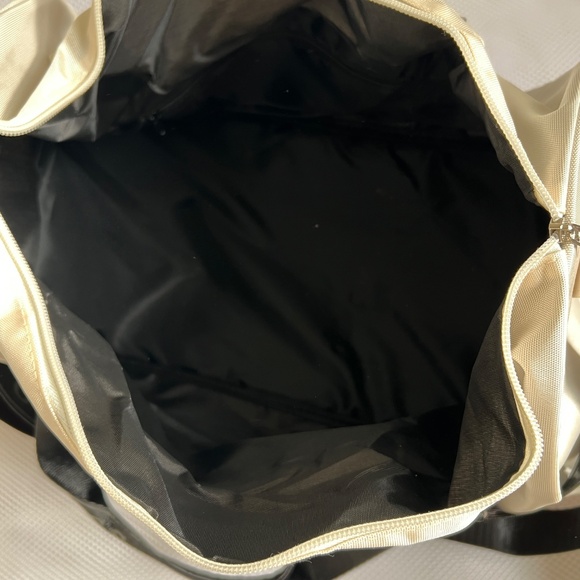 GUESS Bag Tote Gym Weekend Logo White Red Black Lightweight Duffle Travel - Picture 3 of 9